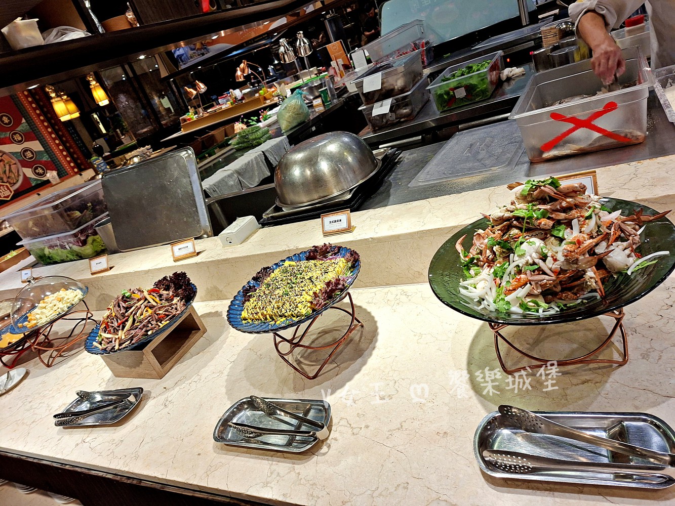 台中 潮港城太陽百匯 ll 魚市場海鮮直送讓你吃到最新鮮海鮮，多款海鮮料理任君挑選，台中吃到飽自助Buffet推薦