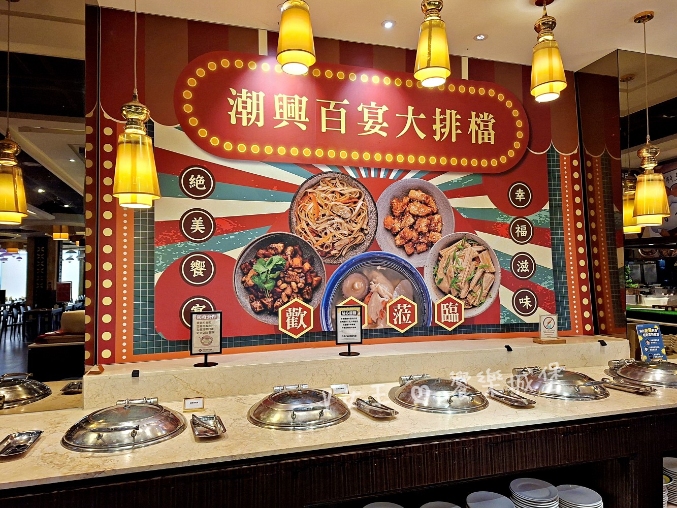 台中 潮港城太陽百匯 ll 魚市場海鮮直送讓你吃到最新鮮海鮮，多款海鮮料理任君挑選，台中吃到飽自助Buffet推薦
