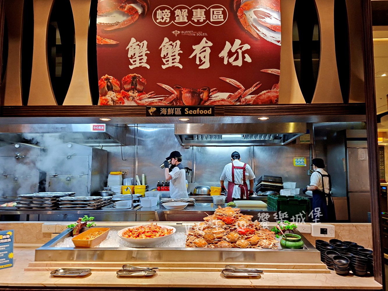 台中 潮港城太陽百匯 ll 魚市場海鮮直送讓你吃到最新鮮海鮮，多款海鮮料理任君挑選，台中吃到飽自助Buffet推薦