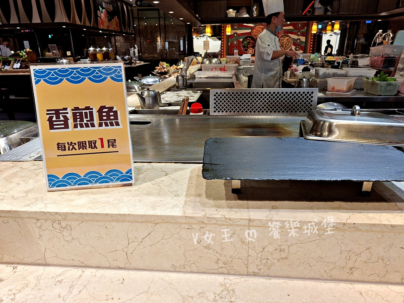 台中 潮港城太陽百匯 ll 魚市場海鮮直送讓你吃到最新鮮海鮮，多款海鮮料理任君挑選，台中吃到飽自助Buffet推薦