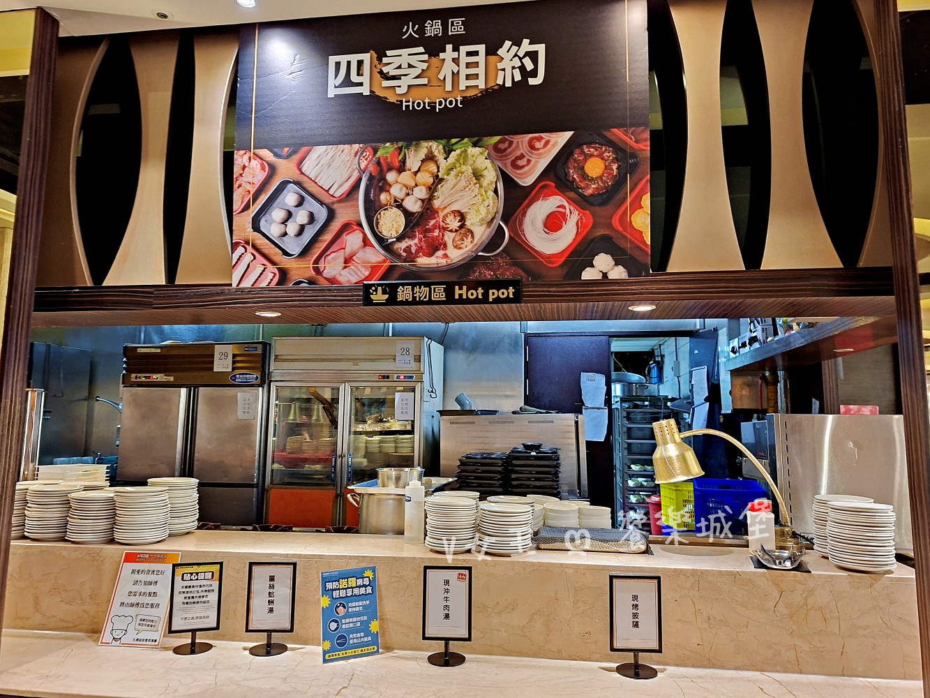 台中 潮港城太陽百匯 ll 魚市場海鮮直送讓你吃到最新鮮海鮮，多款海鮮料理任君挑選，台中吃到飽自助Buffet推薦