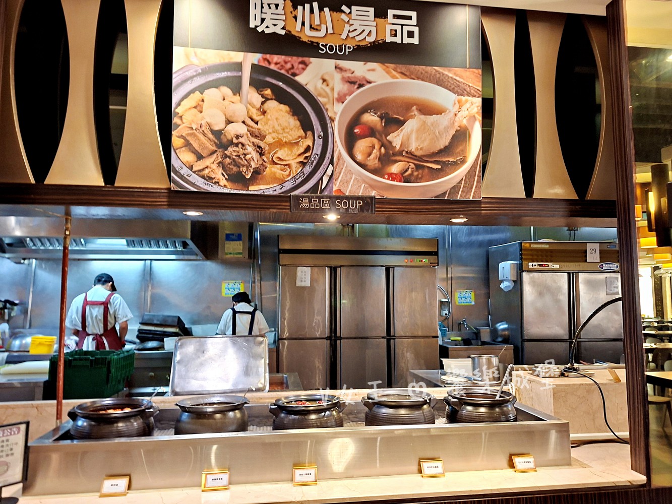 台中 潮港城太陽百匯 ll 魚市場海鮮直送讓你吃到最新鮮海鮮，多款海鮮料理任君挑選，台中吃到飽自助Buffet推薦