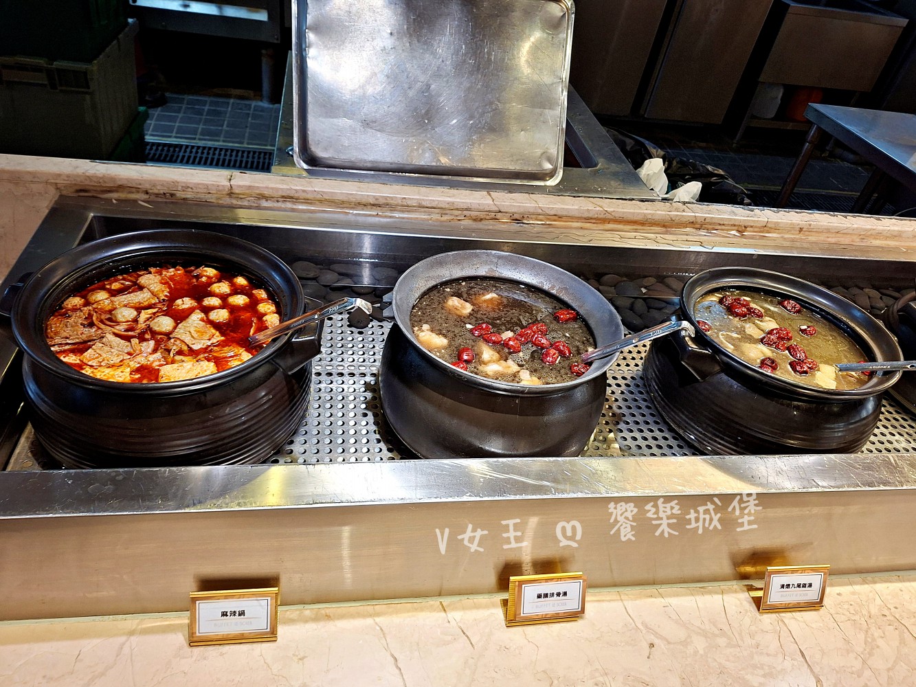 台中 潮港城太陽百匯 ll 魚市場海鮮直送讓你吃到最新鮮海鮮，多款海鮮料理任君挑選，台中吃到飽自助Buffet推薦