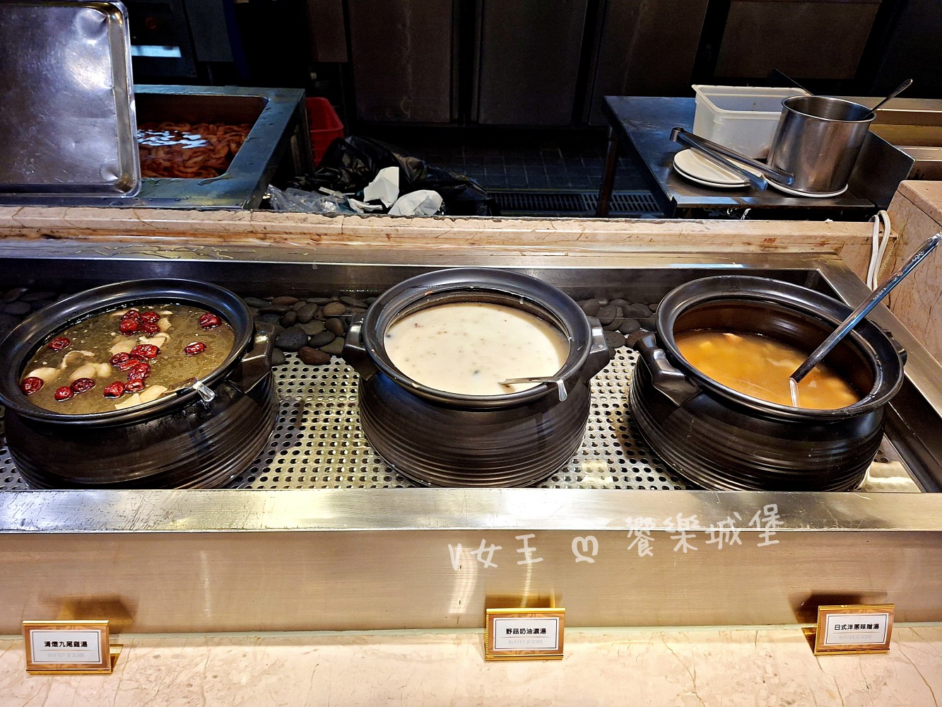 台中 潮港城太陽百匯 ll 魚市場海鮮直送讓你吃到最新鮮海鮮，多款海鮮料理任君挑選，台中吃到飽自助Buffet推薦