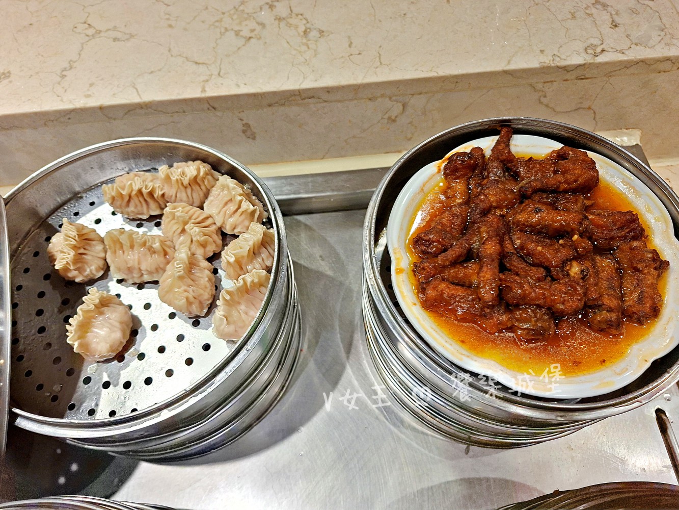 台中 潮港城太陽百匯 ll 魚市場海鮮直送讓你吃到最新鮮海鮮，多款海鮮料理任君挑選，台中吃到飽自助Buffet推薦