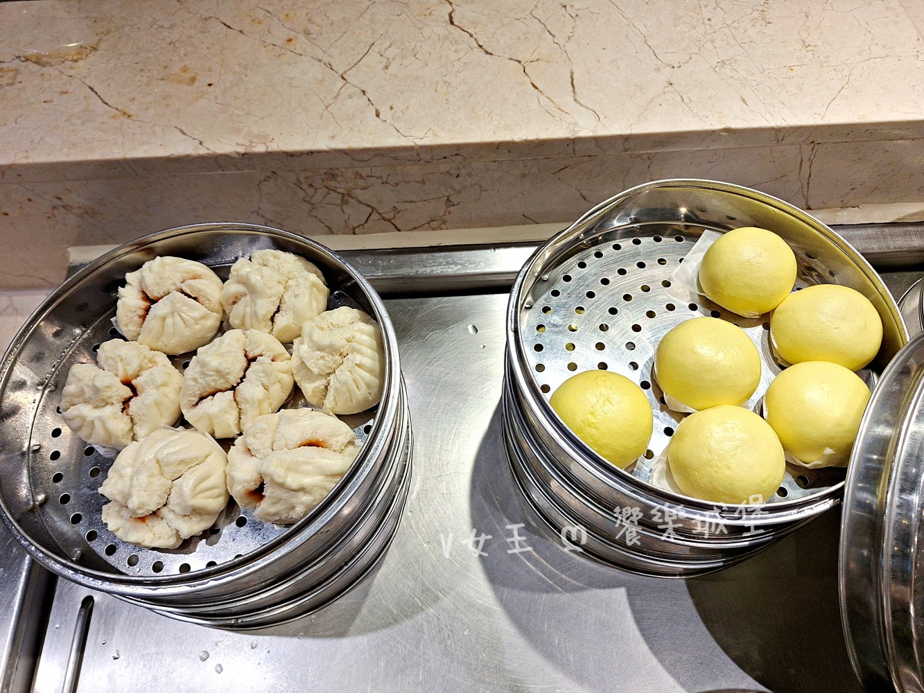 台中 潮港城太陽百匯 ll 魚市場海鮮直送讓你吃到最新鮮海鮮，多款海鮮料理任君挑選，台中吃到飽自助Buffet推薦