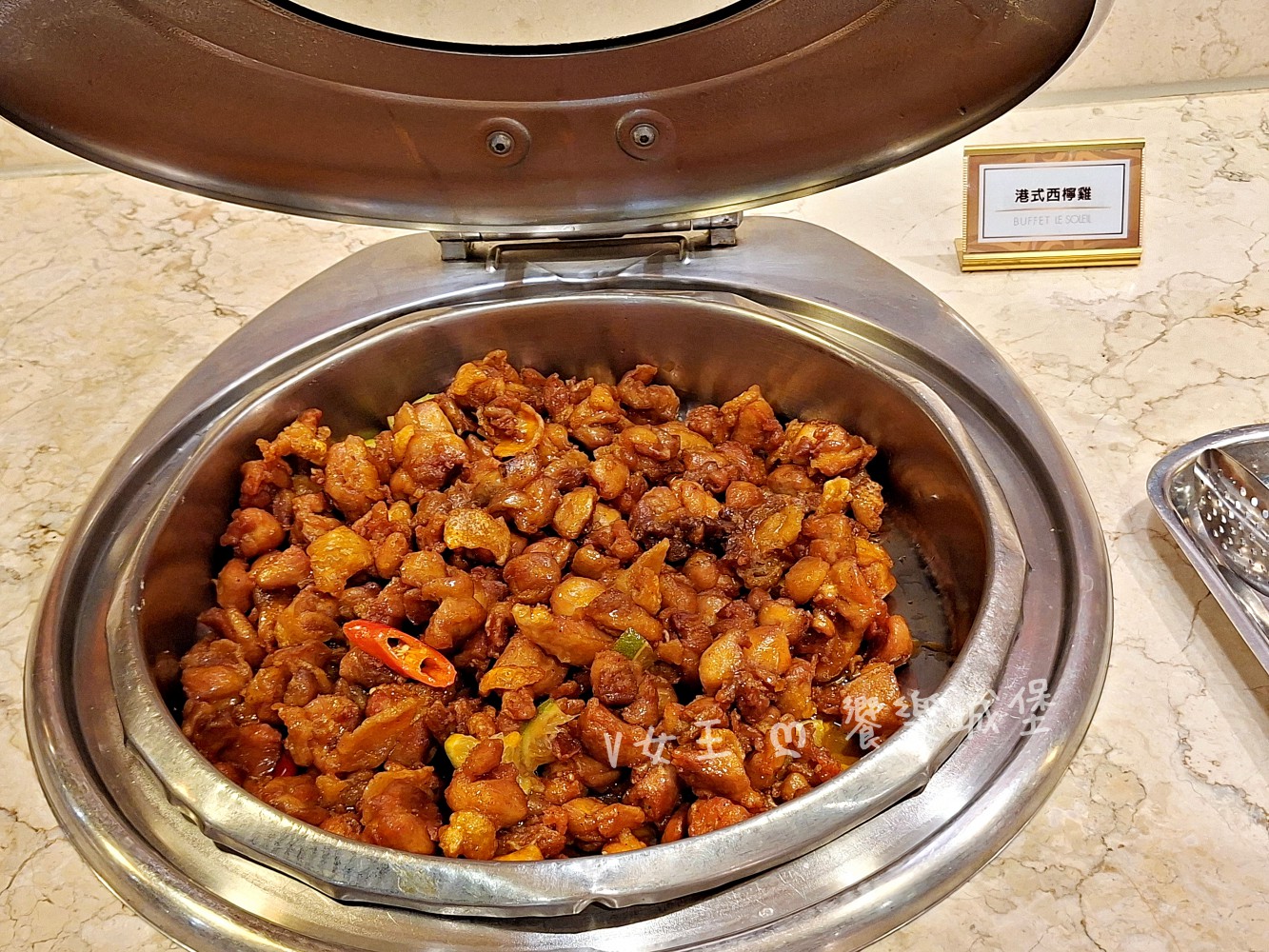 台中 潮港城太陽百匯 ll 魚市場海鮮直送讓你吃到最新鮮海鮮，多款海鮮料理任君挑選，台中吃到飽自助Buffet推薦