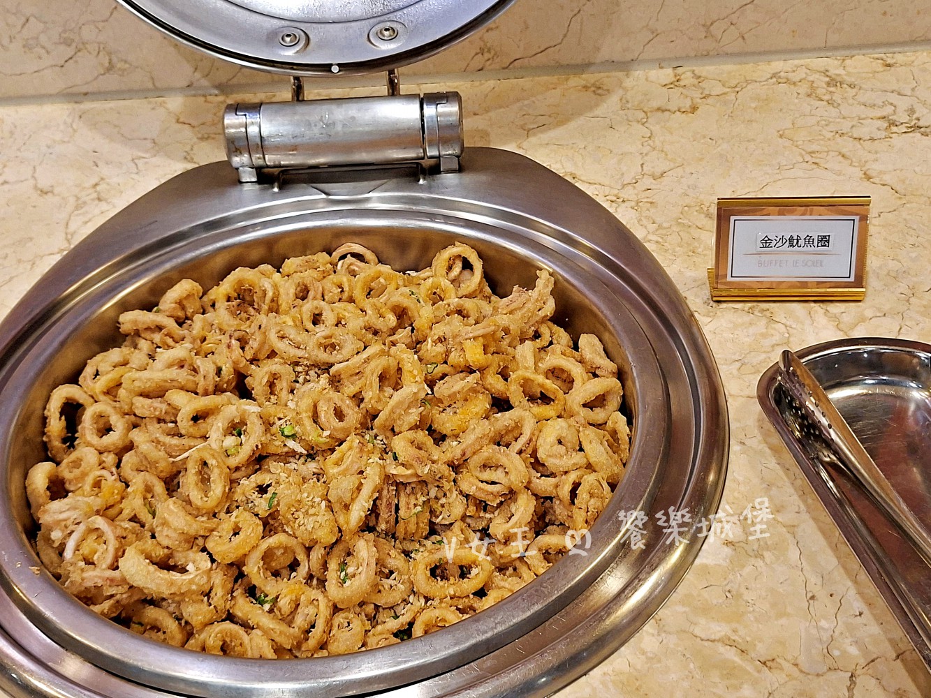 台中 潮港城太陽百匯 ll 魚市場海鮮直送讓你吃到最新鮮海鮮，多款海鮮料理任君挑選，台中吃到飽自助Buffet推薦