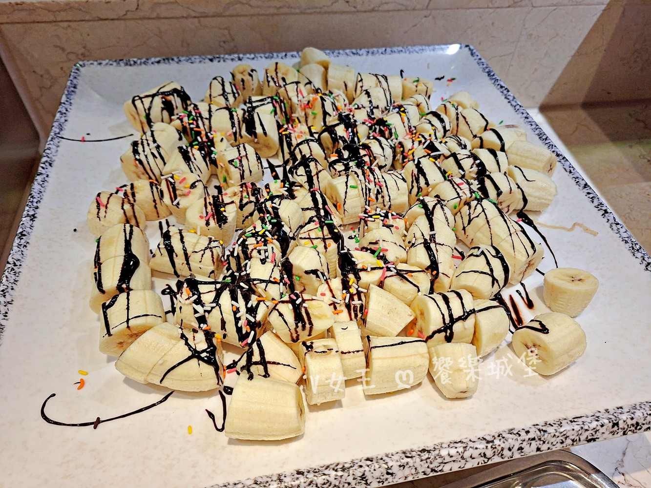 台中 潮港城太陽百匯 ll 魚市場海鮮直送讓你吃到最新鮮海鮮，多款海鮮料理任君挑選，台中吃到飽自助Buffet推薦