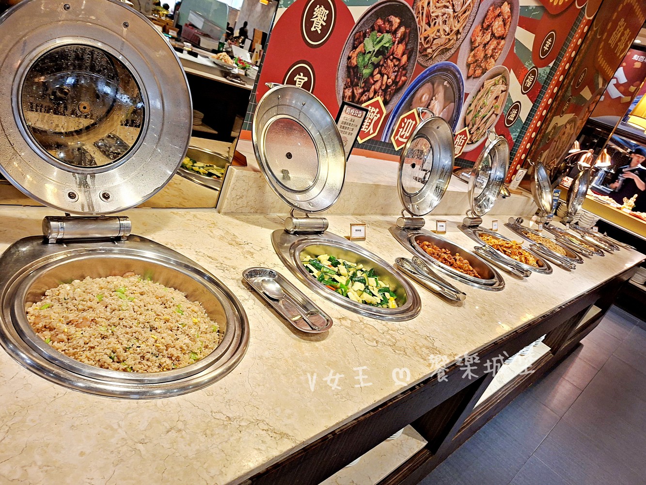 台中 潮港城太陽百匯 ll 魚市場海鮮直送讓你吃到最新鮮海鮮，多款海鮮料理任君挑選，台中吃到飽自助Buffet推薦