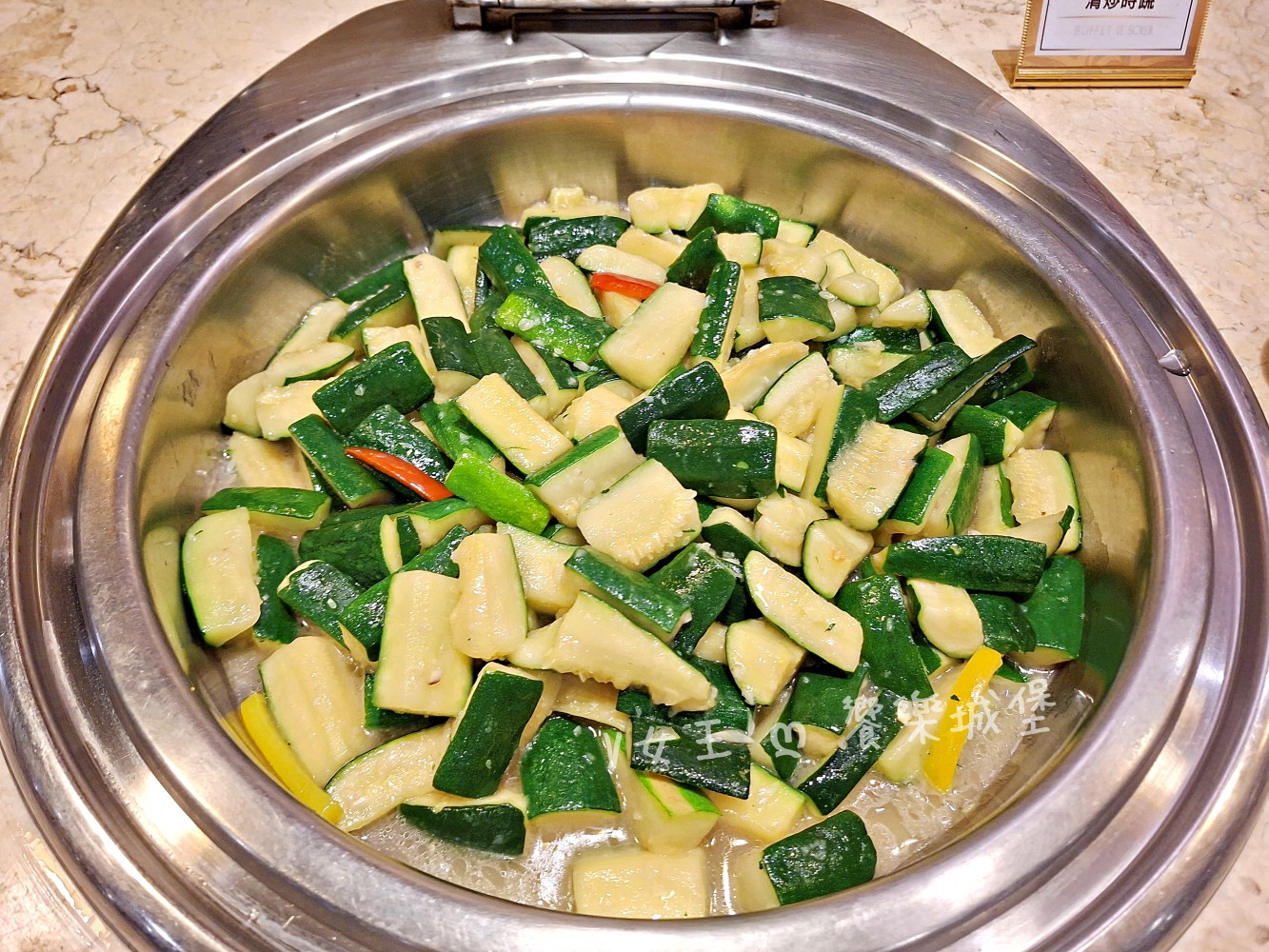 台中 潮港城太陽百匯 ll 魚市場海鮮直送讓你吃到最新鮮海鮮，多款海鮮料理任君挑選，台中吃到飽自助Buffet推薦