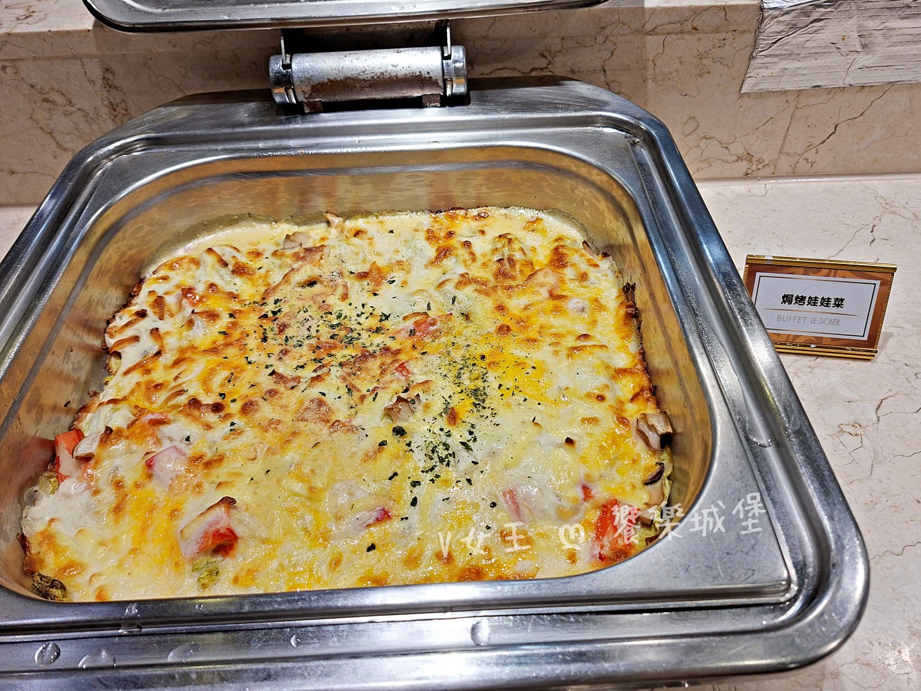 台中 潮港城太陽百匯 ll 魚市場海鮮直送讓你吃到最新鮮海鮮，多款海鮮料理任君挑選，台中吃到飽自助Buffet推薦