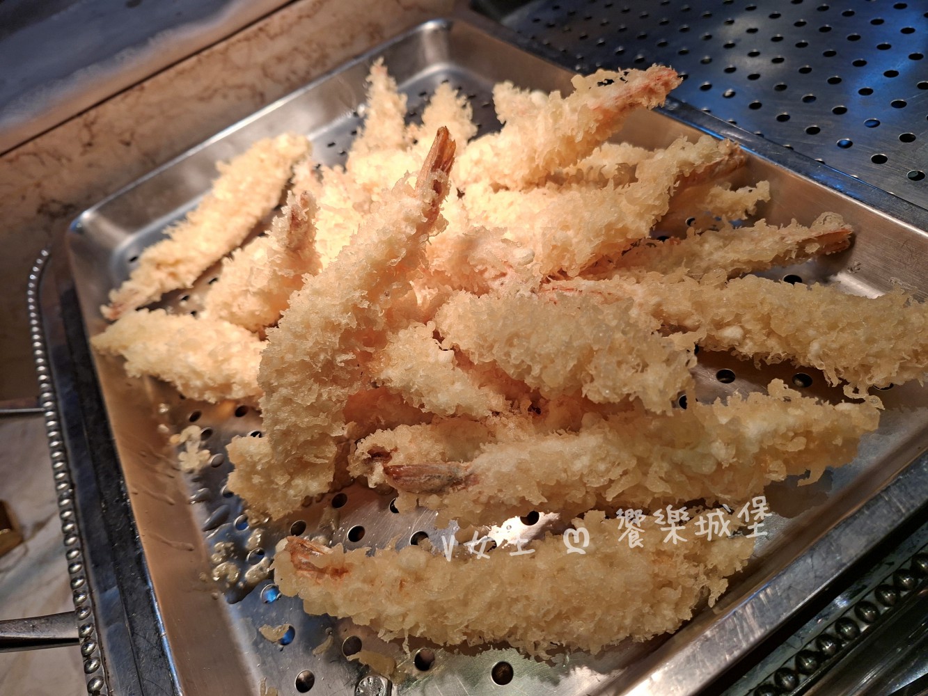 台中 潮港城太陽百匯 ll 魚市場海鮮直送讓你吃到最新鮮海鮮，多款海鮮料理任君挑選，台中吃到飽自助Buffet推薦