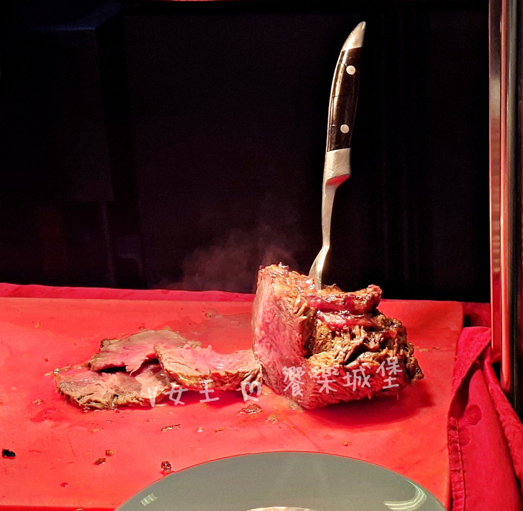 台中 潮港城太陽百匯 ll 魚市場海鮮直送讓你吃到最新鮮海鮮，多款海鮮料理任君挑選，台中吃到飽自助Buffet推薦