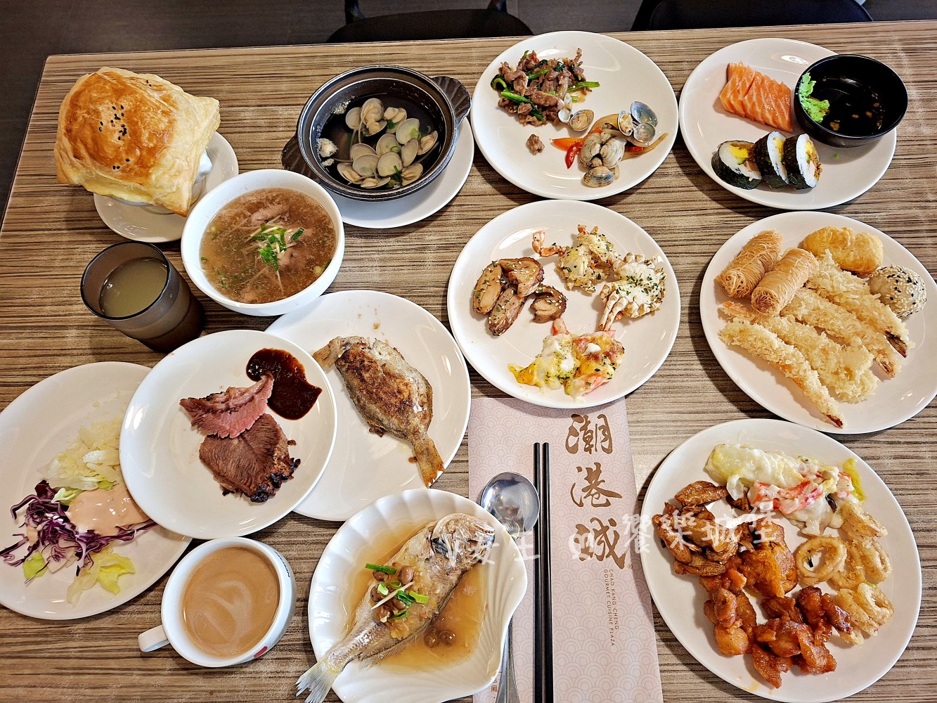 台中 潮港城太陽百匯 ll 魚市場海鮮直送讓你吃到最新鮮海鮮，多款海鮮料理任君挑選，台中吃到飽自助Buffet推薦