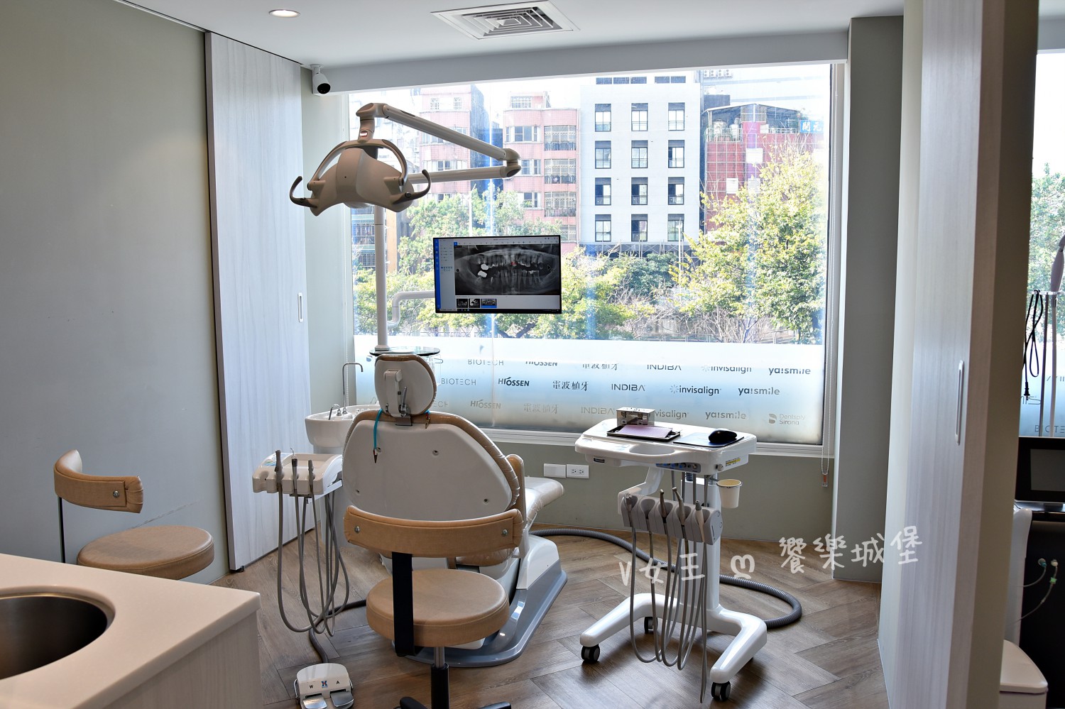 中壢 愛菲爾牙醫診所 ll 以「善與美學」的理念,將美感與尖端牙科技術結合,溫馨的看診環境專業的技術,讓你看牙不再緊張,打造出自信的笑容 - 第17張圖 中壢 愛菲爾牙醫診所 ll 以「善與美學」的理念,將美感與尖端牙科技術結合,溫馨的看診環境專業的技術,讓你看牙不再緊張,打造出自信的笑容