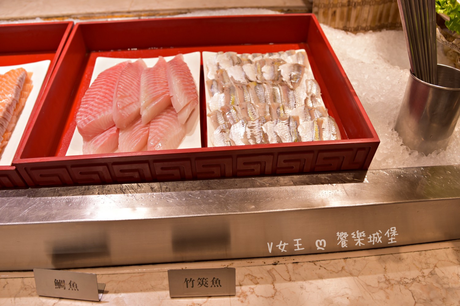 台中 潮港城太陽百匯 ll 魚市場海鮮直送讓你吃到最新鮮海鮮，多款海鮮料理任君挑選，台中吃到飽自助Buffet推薦