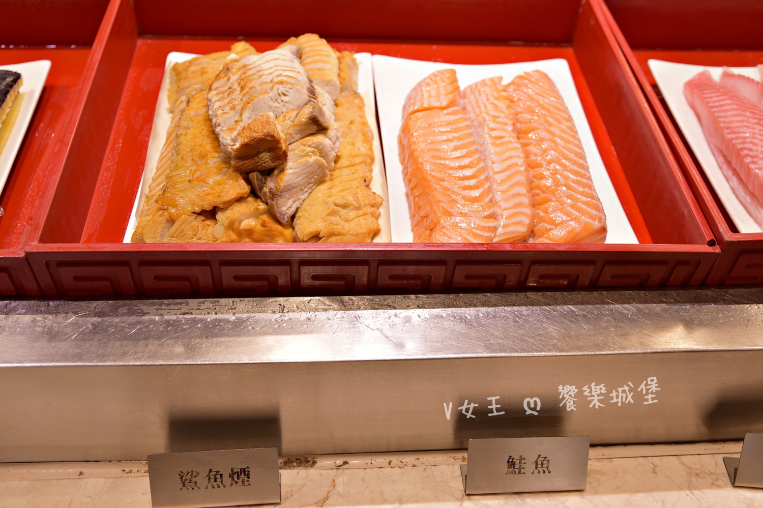 台中 潮港城太陽百匯 ll 魚市場海鮮直送讓你吃到最新鮮海鮮，多款海鮮料理任君挑選，台中吃到飽自助Buffet推薦