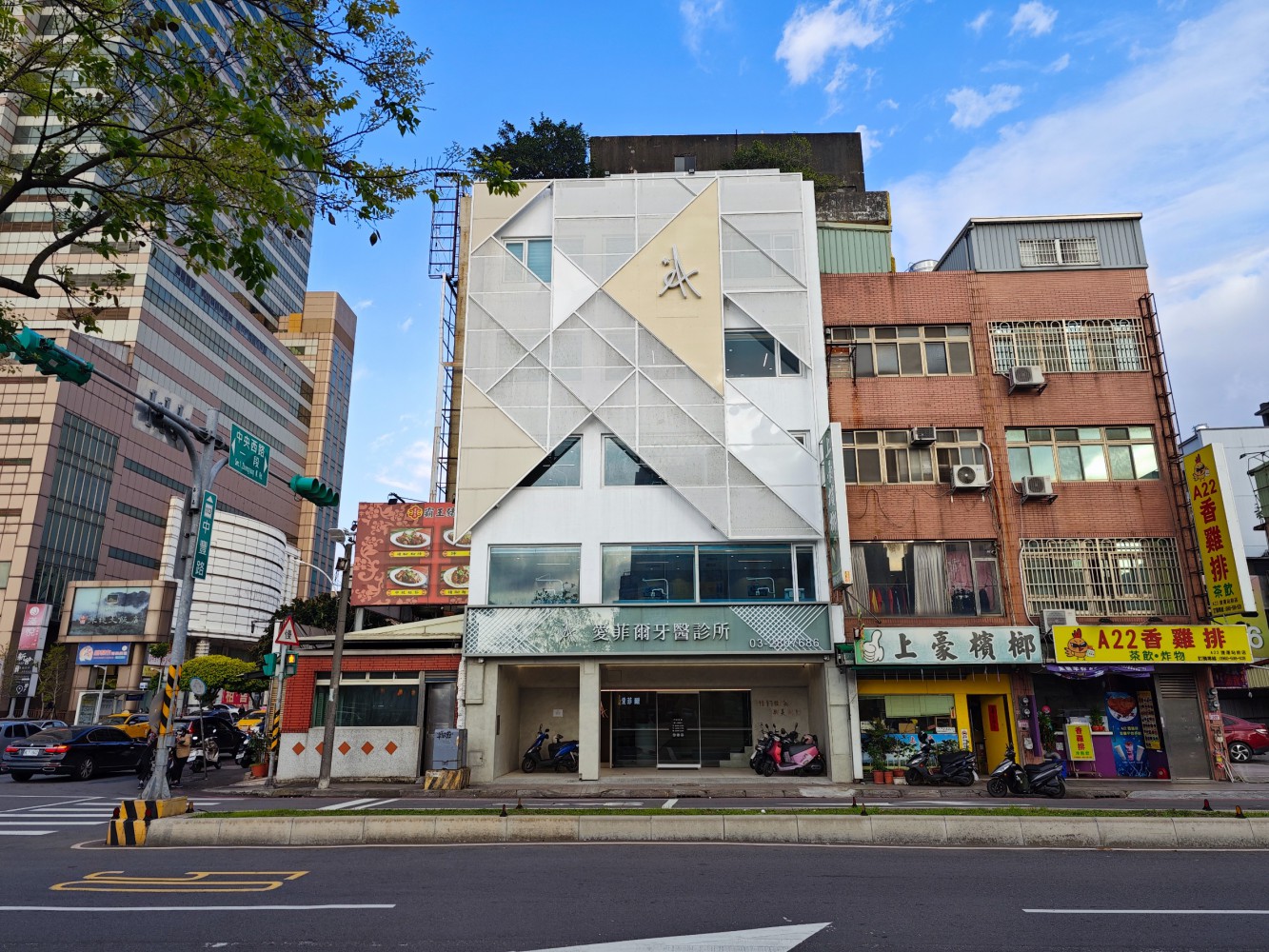 中壢 愛菲爾牙醫診所 ll 以「善與美學」的理念，將美感與尖端牙科技術結合，溫馨的看診環境專業的技術，讓你看牙不再緊張，打造出自信的笑容