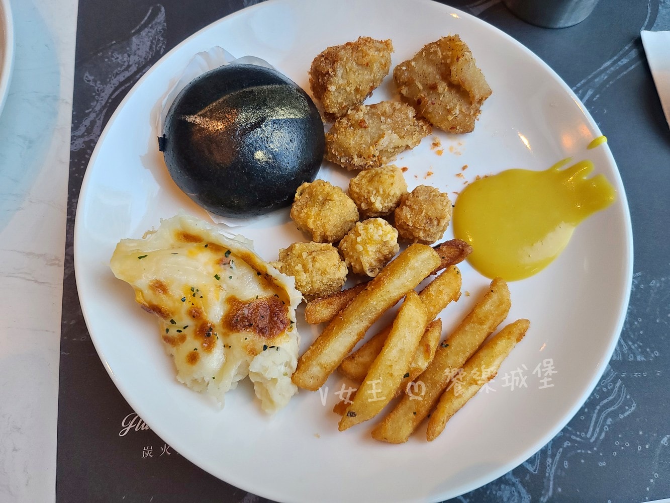 青焰 炭火熟成牛排 新莊嘉軒門市 ll 海陸空、多樣主餐自由選+自助餐 無限吃只要698元起,用餐環境寬敞舒適 - 第14張圖 青焰 炭火熟成牛排 新莊嘉軒門市 ll 海陸空、多樣主餐自由選+自助餐 無限吃只要698元起,用餐環境寬敞舒適