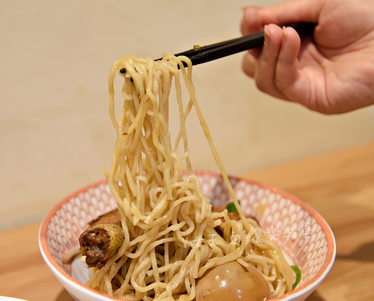 花山家台麵小館 板橋店 ll 堅持手作與細火慢熬，讓每位客人品嚐到那份最熟悉的台灣味