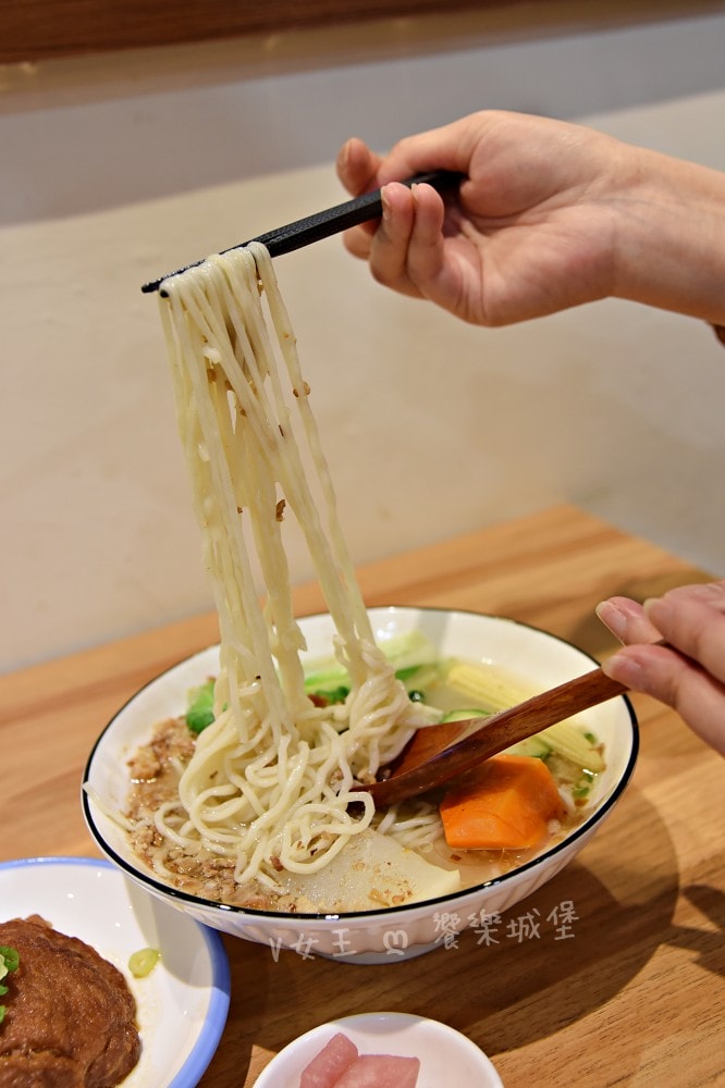 花山家台麵小館 板橋店 ll 堅持手作與細火慢熬，讓每位客人品嚐到那份最熟悉的台灣味