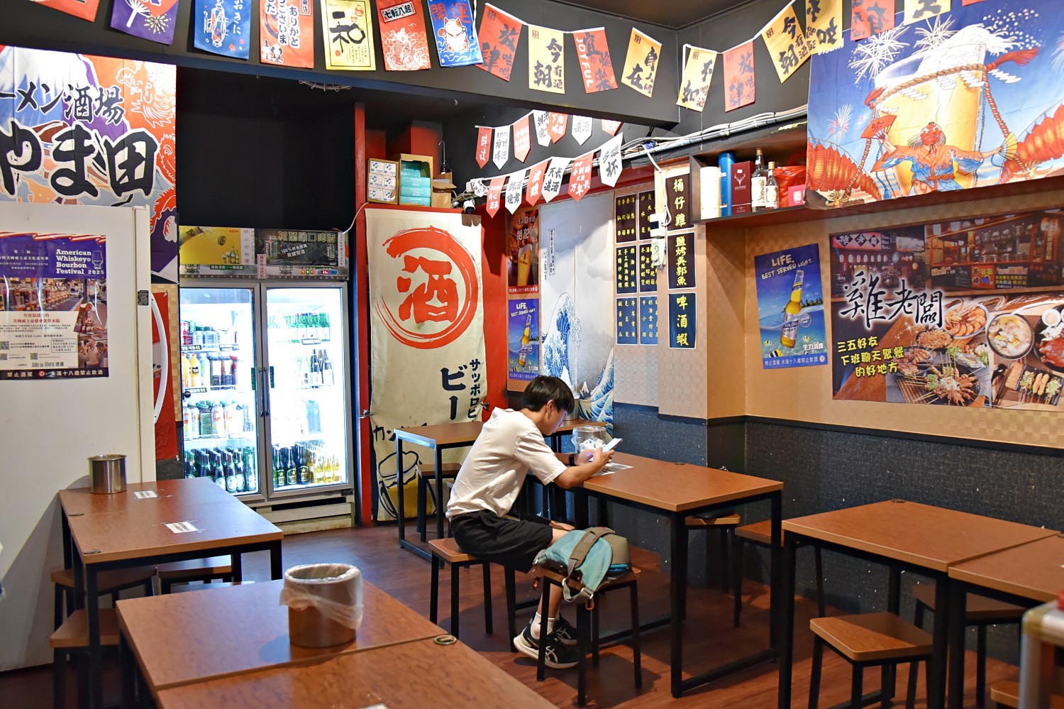 雞老闆桶仔雞景美店 ll 學生吃雞只要$599，消費滿2800就送桶仔雞一隻，店內還可以免費KTV歡唱，近捷運景美站，文山區必吃美食
